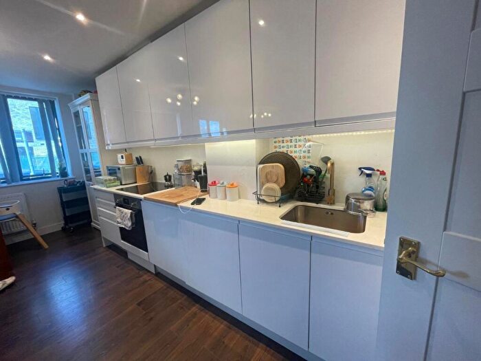 2 Bedroom Flat To Rent In Granville Road, London, NW2