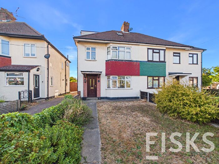 4 Bedroom Semi-Detached House For Sale In Hart Road, Benfleet, SS7