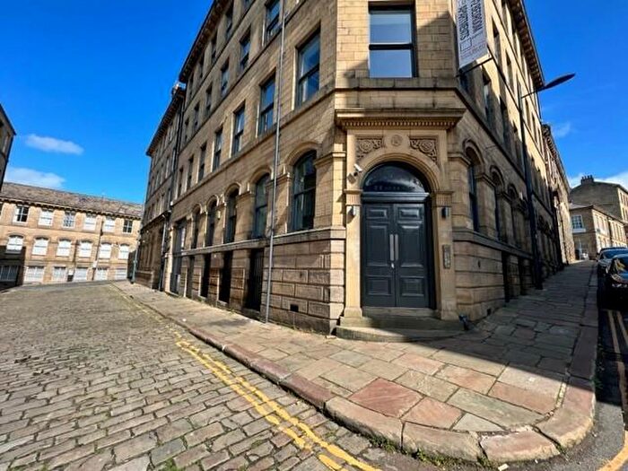 Flat To Rent In Gallon House, Burnett Street, Bradford, BD1