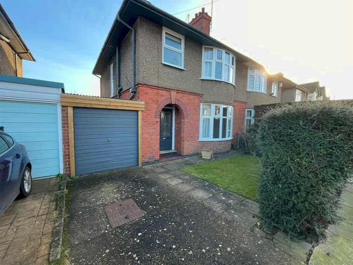 3 Bedroom Semi-Detached House To Rent In The Headlands, Abington, Northampton, NN3