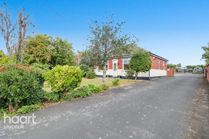 3 Bedroom Detached Bungalow For Sale In High Street, Saxilby, LN1