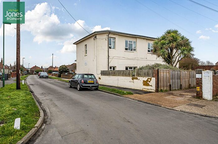 2 Bedroom Flat To Rent In Cecil House, Cecil Road, Lancing, West Sussex, BN15