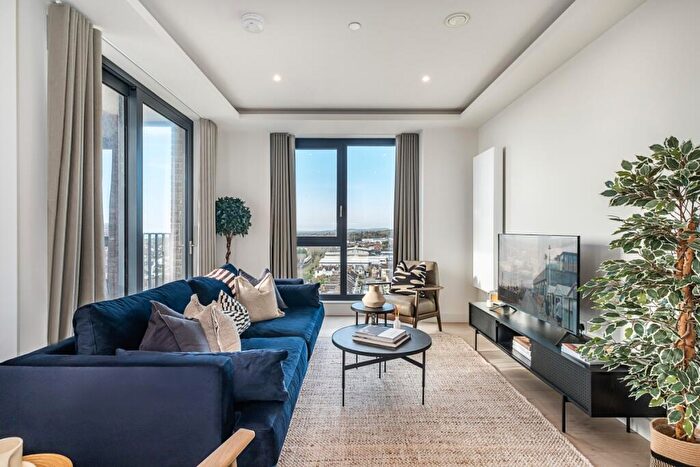 3 Bedroom Penthouse To Rent In Hove Central, Boulevard Place Brighton, BN3