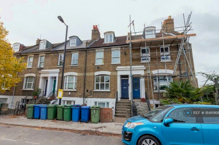 2 Bedroom Flat To Rent In Glengall Road, London, SE15