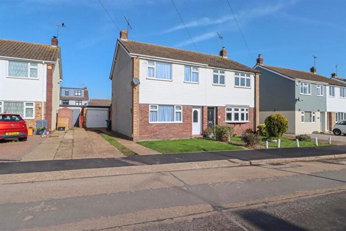 3 Bedroom Semi Detached House For Sale In Mapleleaf Gardens, Wickford, SS12