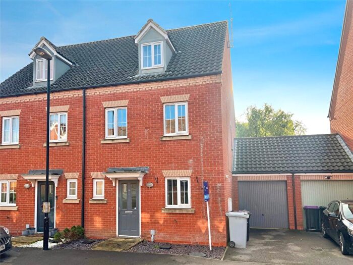3 Bedroom Semi-Detached House For Sale In Aintree Way, Bourne, Lincolnshire, PE10