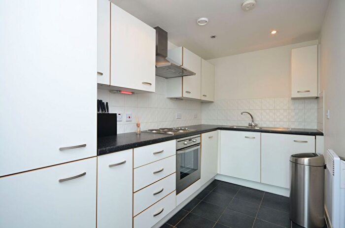 1 Bedroom Flat To Rent In Phoenix Way, Wandsworth Town, London, SW18
