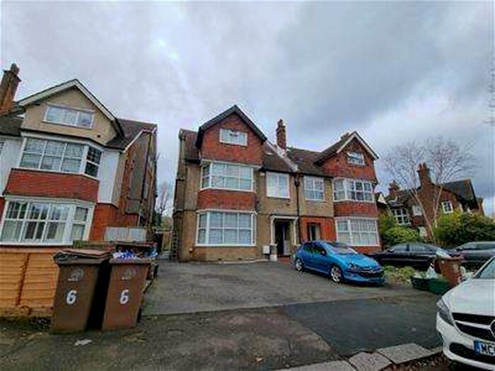 Detached House To Rent In Camborne Road, Sutton, Surrey, SM2