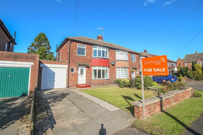 3 Bedroom Semi-Detached House To Rent In Clinton Place, Brunton Park, NE3