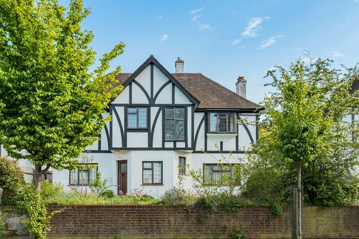 4 Bedroom Detached House To Rent In Charlton Road, London, SE7