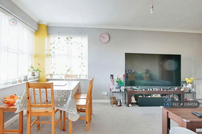 2 Bedroom Flat To Rent In Adam Court, Cliftonville, Margate, CT9