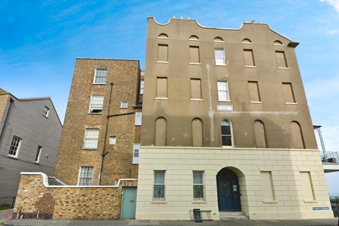 2 Bedroom Flat For Sale In Wellington Crescent, Ramsgate, CT11