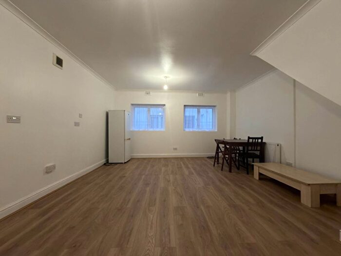 2 Bedroom Maisonette To Rent In Turnpike Lane, Turnpike, N8