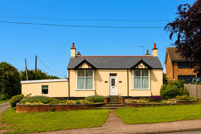3 Bedroom Bungalow For Sale In Rothwell Road, Desborough, Kettering, NN14