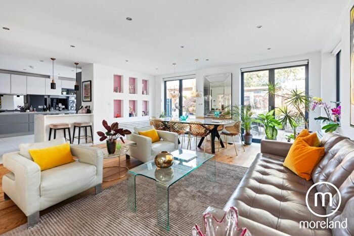 5 Bedroom Detached House For Sale In Vaughan Avenue, Hendon, NW4