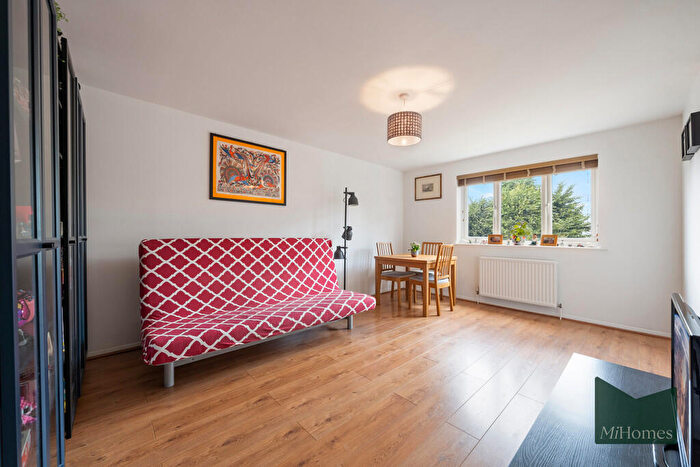 2 Bedroom Apartment For Sale In Cambridge Gardens, Muswell Hill, N10