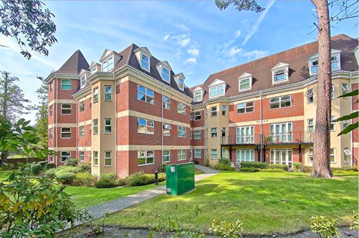 2 Bedroom Flat For Sale In Elmhurst Court, Heathcote Road, Camberley, GU15