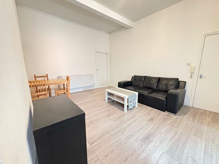 3 Bedroom Flat To Rent In Birkbeck Road, London, N17