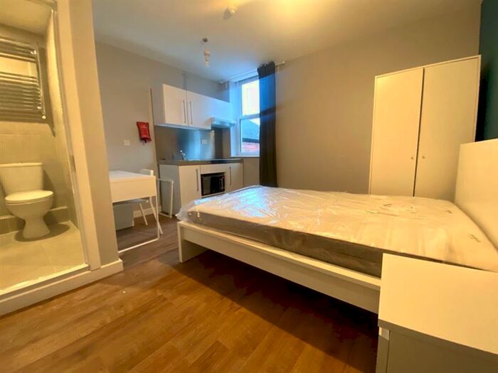 Apartment To Rent In Bearwood Parade, Bearwood, Birmingham, B66