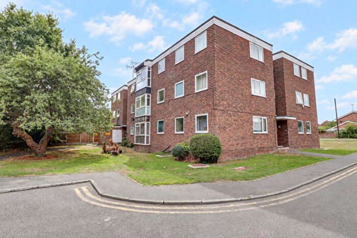 2 Bedroom Flat For Sale In Rayleigh Road, Benfleet, Essex, SS7