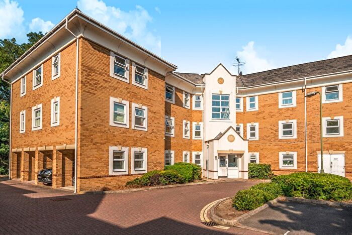 2 Bedroom Flat For Sale In International Way, Sunbury-On-Thames, TW16