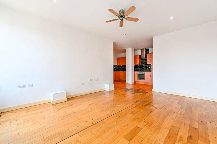 2 Bedroom Flat For Sale In Stoke Newington High Street, Stoke Newington, London, N16