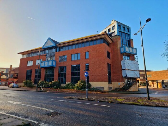 1 Bedroom Apartment To Rent In Kingsbridge Point, SN1