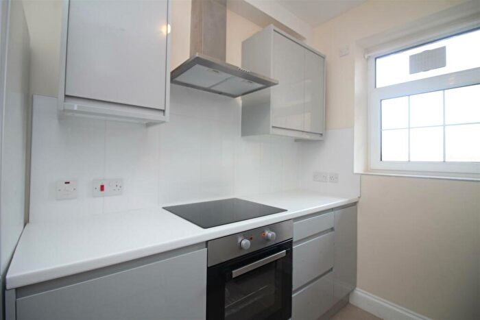 2 Bedroom Flat To Rent In Teale Street, London, E2