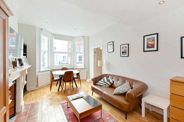 1 Bedroom Flat To Rent In Waldemar Avenue, Fulham, London, SW6