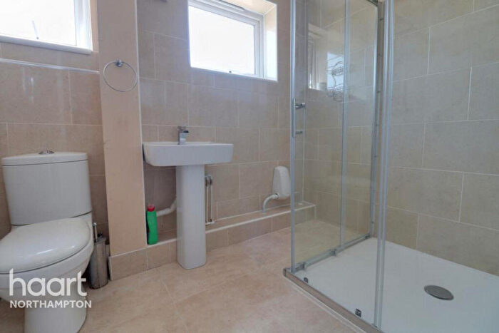 2 Bedroom Apartment To Rent In Borough Court, Rushden, NN10