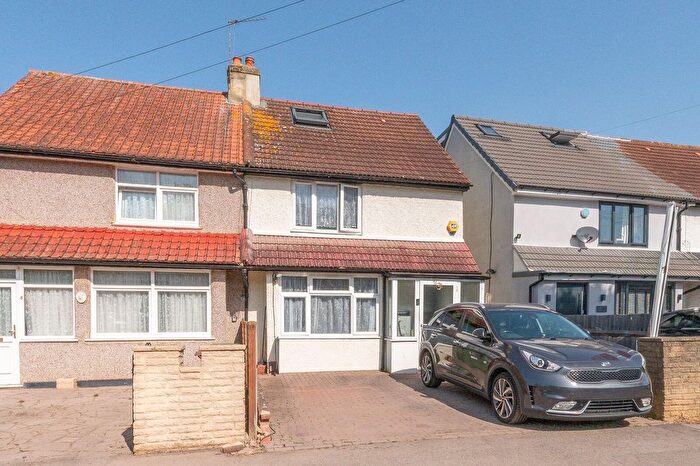 4 Bedroom Semi Detached House To Rent In Brinkley Road, Worcester Park, KT4