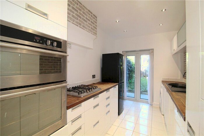 2 Bedroom End Of Terrace House To Rent In Lebanon Road, Croydon CR0