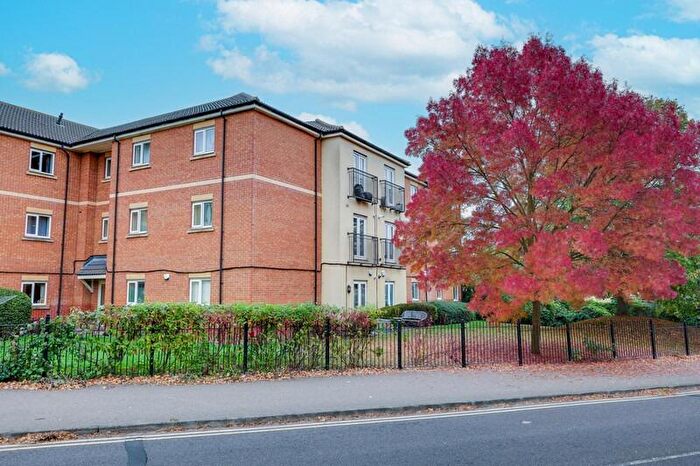 2 Bedroom Apartment To Rent In Beeston Courts, Laindon, SS15