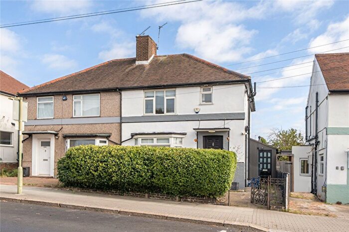 3 Bedroom Semi-Detached House For Sale In Oakleigh Road North, London, N20
