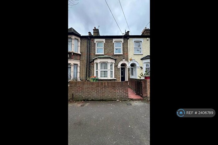 2 Bedroom Flat To Rent In New City Road, London, E13