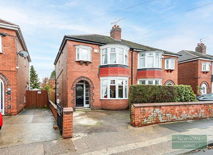3 Bedroom Semi-Detached House For Sale In Manor Drive, Doncaster, DN2