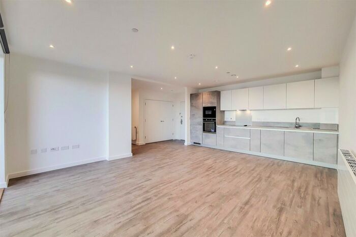 2 Bedroom Flat To Rent In Fresh Wharf Road, Barking, Essex IG11