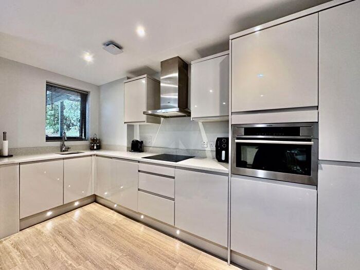 1 Bedroom Flat For Sale In Brookfield Road, Wooburn Green, HP10