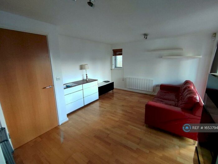 2 Bedroom Flat To Rent In Wells Way, London, SE5