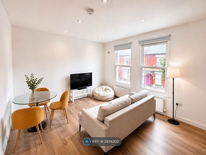 3 Bedroom Flat To Rent In Chiswick, London, W4