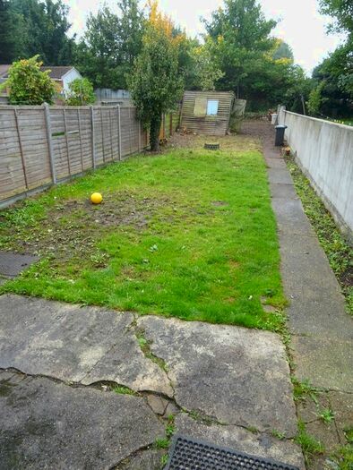 3 Bedroom Terraced House To Rent In Runley Road, Luton, LU1