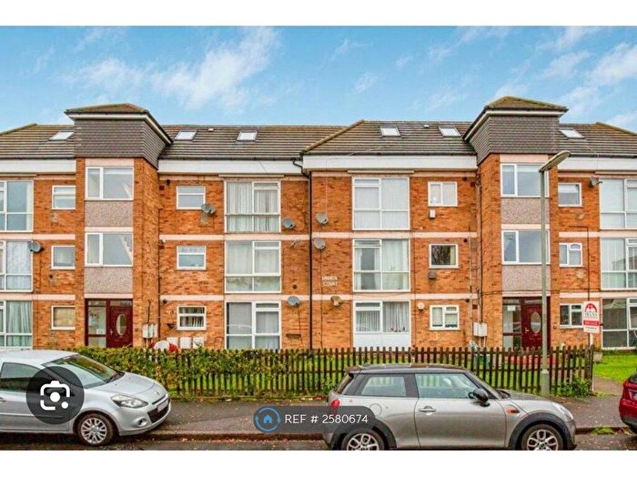 2 Bedroom Flat To Rent In Edward Way, Ashford, TW15