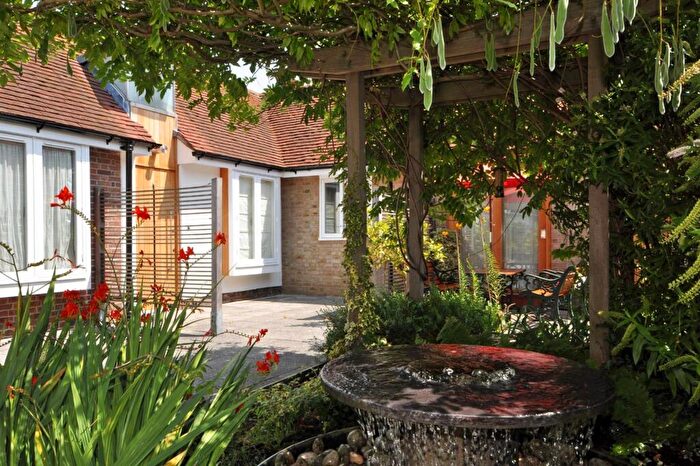 2 Bedroom Flat To Rent In City Gardens, Canterbury, Kent, CT1