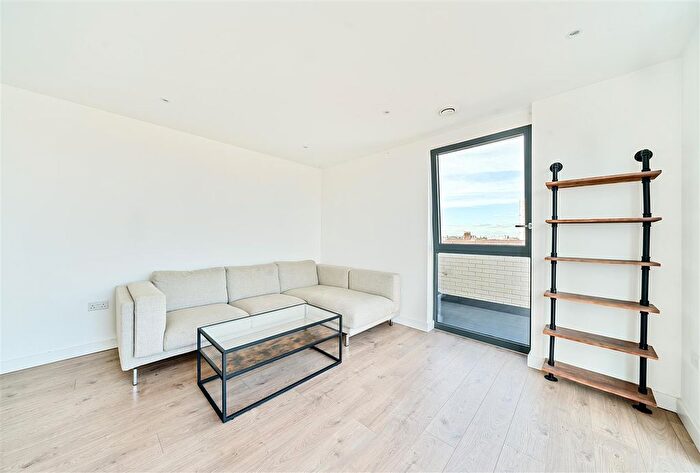 2 Bedroom Flat To Rent In St. Pauls Way, Limehouse, E3
