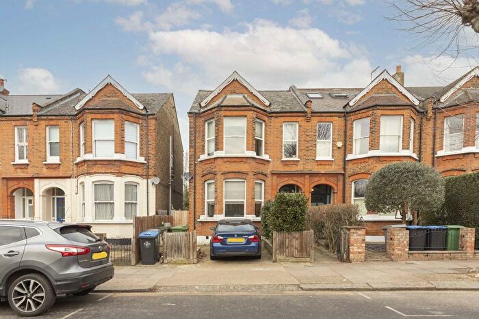 2 Bedroom Flat To Rent In Wrentham Avenue, London, NW10