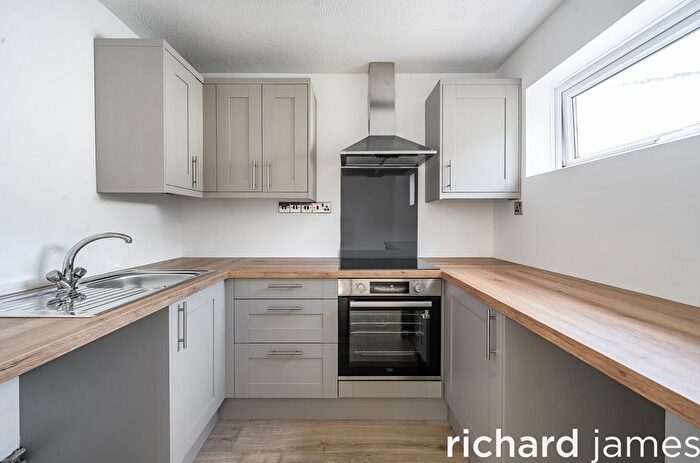 1 Bedroom Flat For Sale In Grosvenor Road, Kingshill, Swindon, SN1
