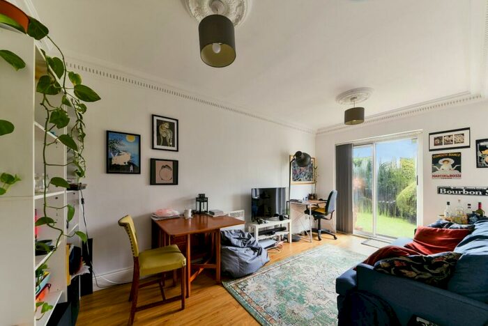 1 Bedroom Apartment To Rent In Old Ford Road, London, E3