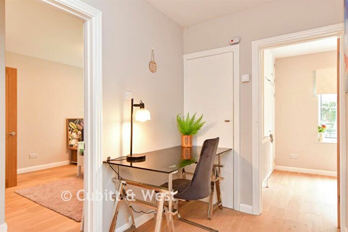 3 Bedroom Flat For Sale In Prince Regents Close, Brighton, East Sussex, BN2