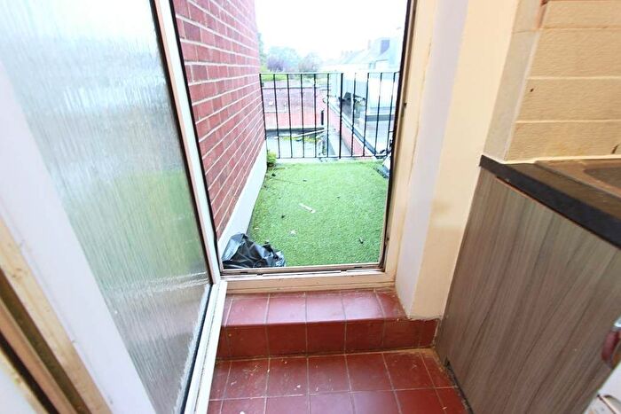 2 Bedroom Flat To Rent In Cockfosters Road, Barnet, EN4