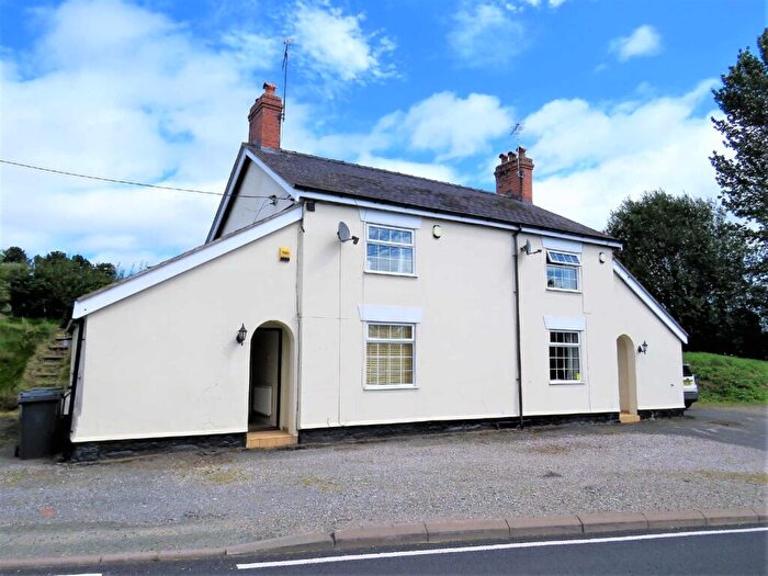 2 Bedroom Semi-Detached House To Rent In Shropshire Cottages, LL13